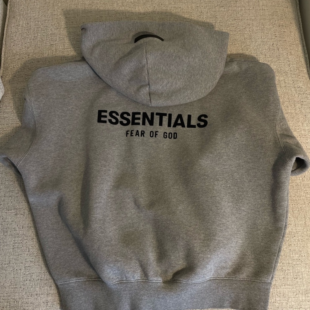 ESSENTIAL HOODIE